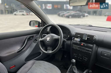 Хэтчбек SEAT Leon 2001 в 