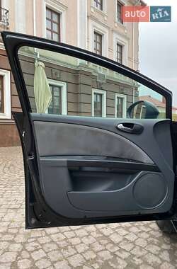 Хэтчбек SEAT Leon 2010 в 