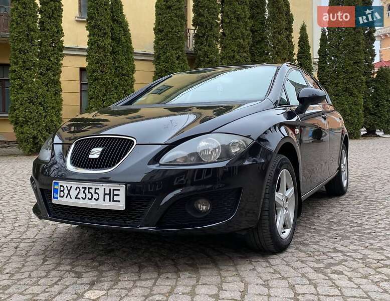 Хэтчбек SEAT Leon 2010 в 