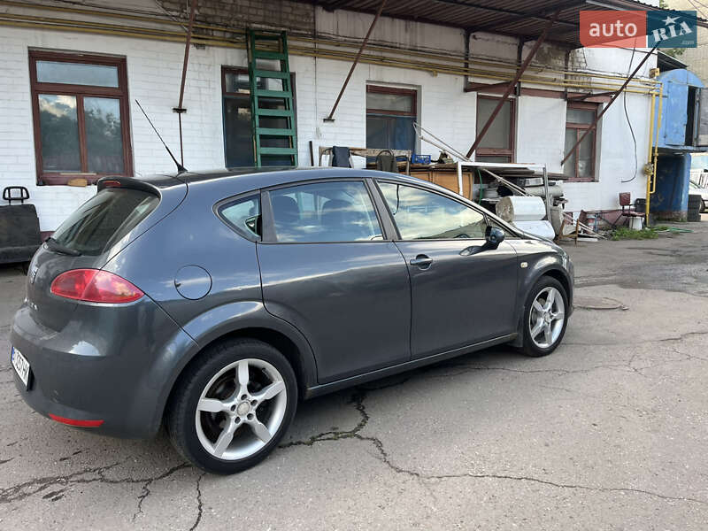 Хэтчбек SEAT Leon 2006 в Харькове