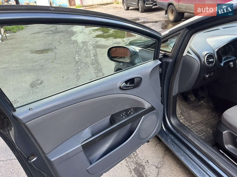 Хэтчбек SEAT Leon 2006 в Харькове