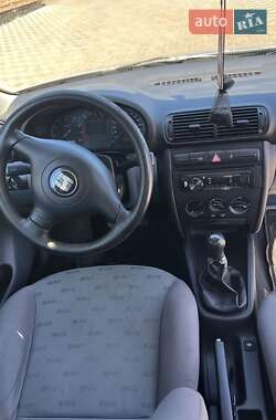Хэтчбек SEAT Leon 2002 в 