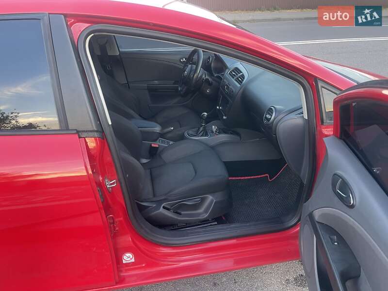 Хэтчбек SEAT Leon 2006 в Киеве