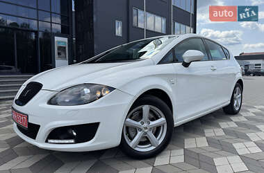 Хэтчбек SEAT Leon 2012 в 