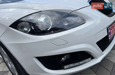 Хэтчбек SEAT Leon 2012 в 