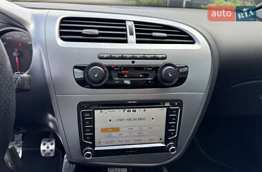 Хэтчбек SEAT Leon 2012 в 