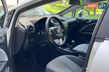 Хэтчбек SEAT Leon 2011 в 