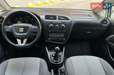 Хэтчбек SEAT Leon 2011 в 