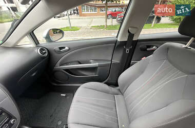 Хэтчбек SEAT Leon 2011 в 