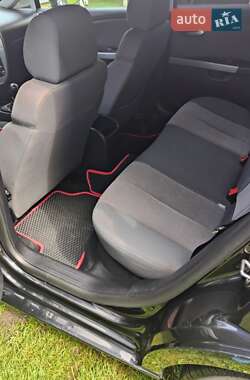 Хэтчбек SEAT Leon 2010 в 