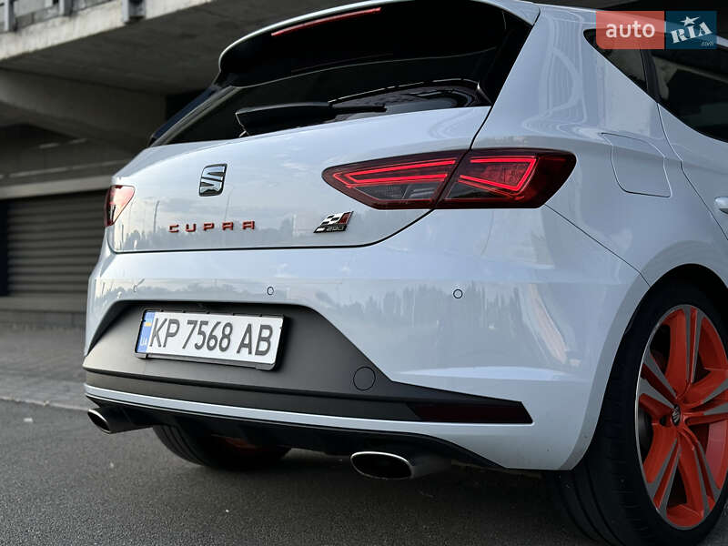 Хэтчбек SEAT Leon 2016 в Киеве