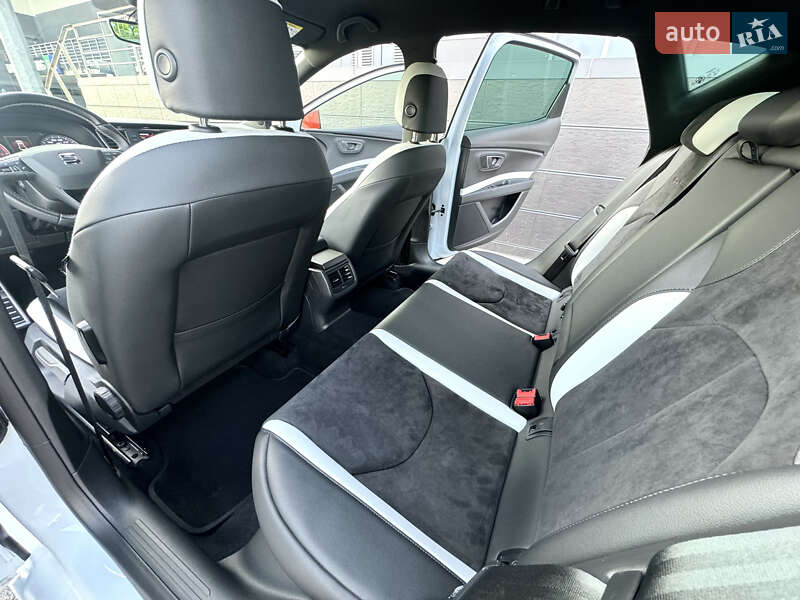 Хэтчбек SEAT Leon 2016 в Киеве