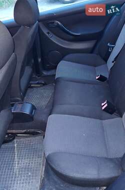 Хэтчбек SEAT Leon 2004 в 