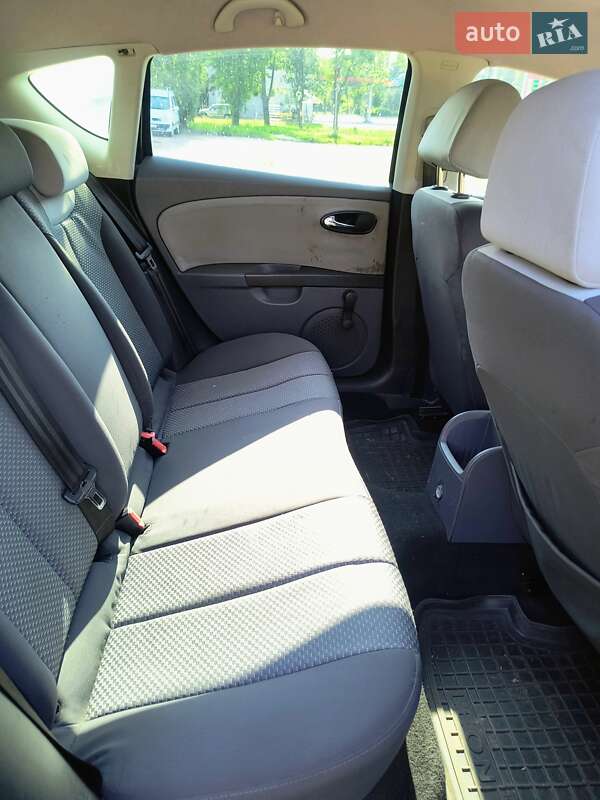 Хэтчбек SEAT Leon 2005 в Чернигове