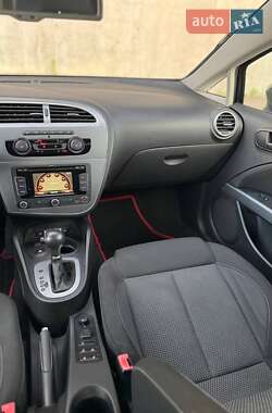 Хэтчбек SEAT Leon 2011 в 