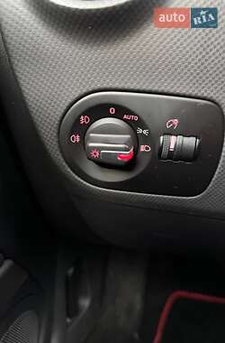 Хэтчбек SEAT Leon 2011 в 