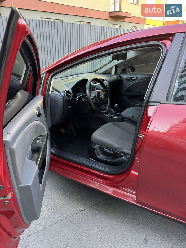 Хэтчбек SEAT Leon 2007 в Украинке