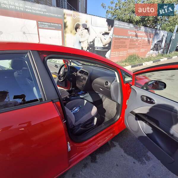 Хэтчбек SEAT Leon 2008 в Киеве