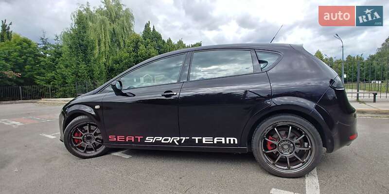 Хэтчбек SEAT Leon 2008 в Киеве