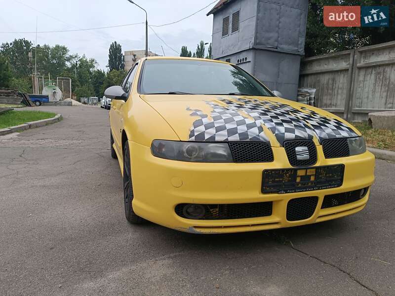 Хэтчбек SEAT Leon 2004 в Хотове