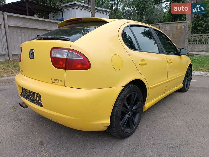 Хэтчбек SEAT Leon 2004 в Хотове