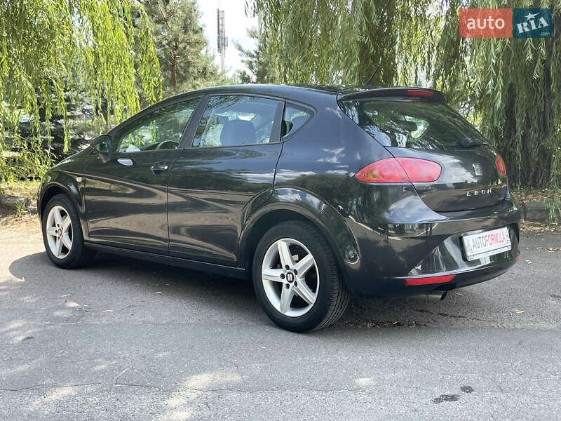 Хэтчбек SEAT Leon 2011 в Киеве