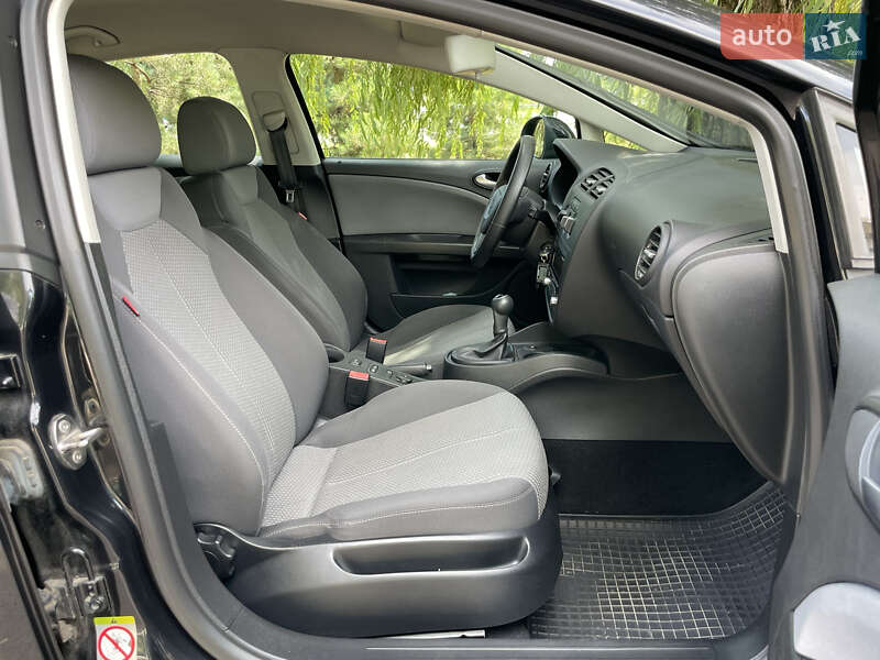 Хэтчбек SEAT Leon 2011 в Киеве