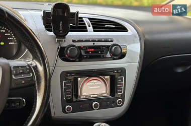 Хэтчбек SEAT Leon 2010 в 