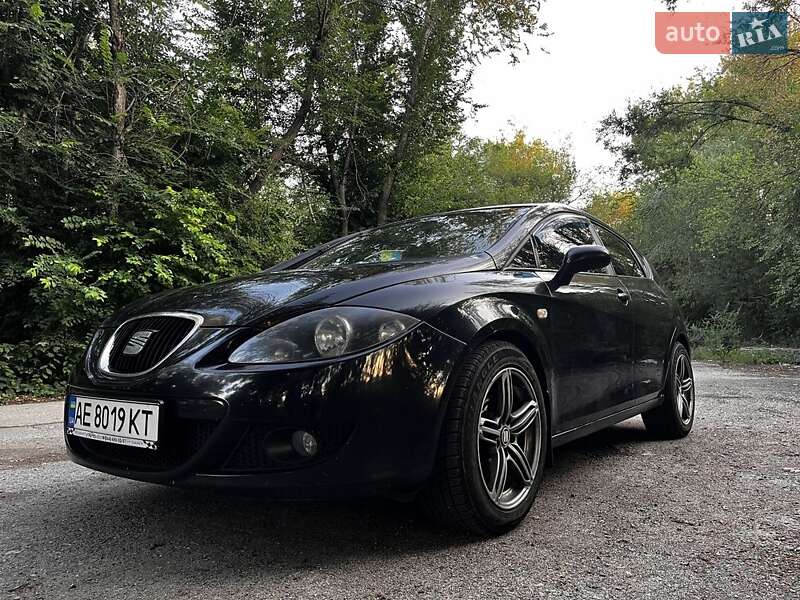Хетчбек SEAT Leon 2006 в Дніпрі