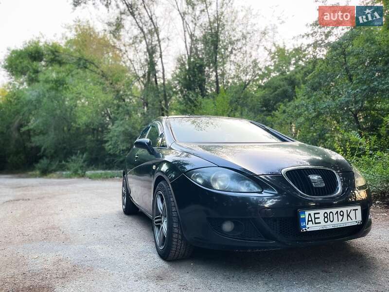 Хетчбек SEAT Leon 2006 в Дніпрі