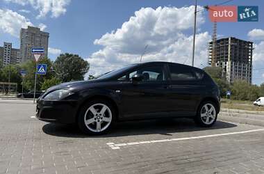 Хэтчбек SEAT Leon 2010 в 