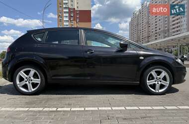 Хэтчбек SEAT Leon 2010 в 