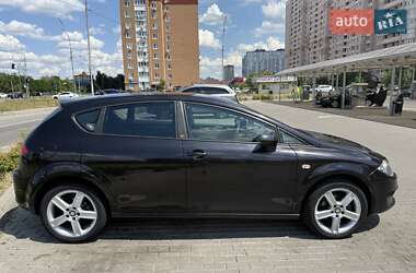 Хэтчбек SEAT Leon 2010 в 