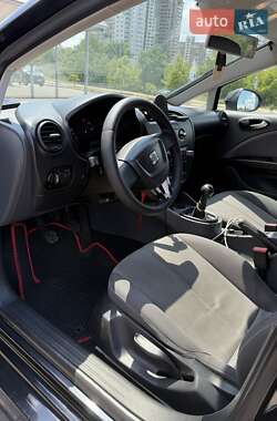 Хэтчбек SEAT Leon 2010 в 