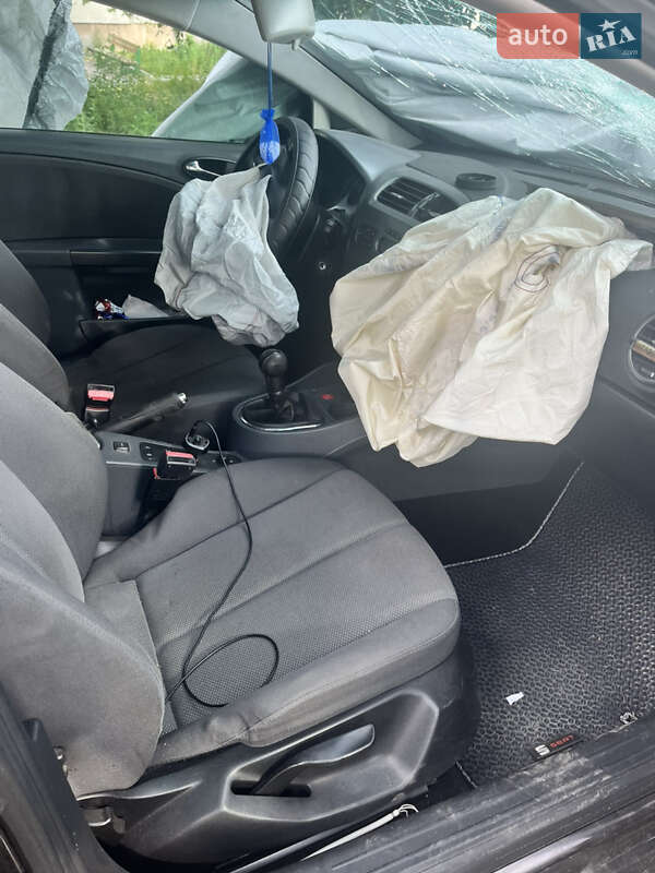 Хетчбек SEAT Leon 2006 в Катюжанці