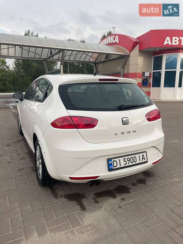 Хэтчбек SEAT Leon 2010 в Киеве
