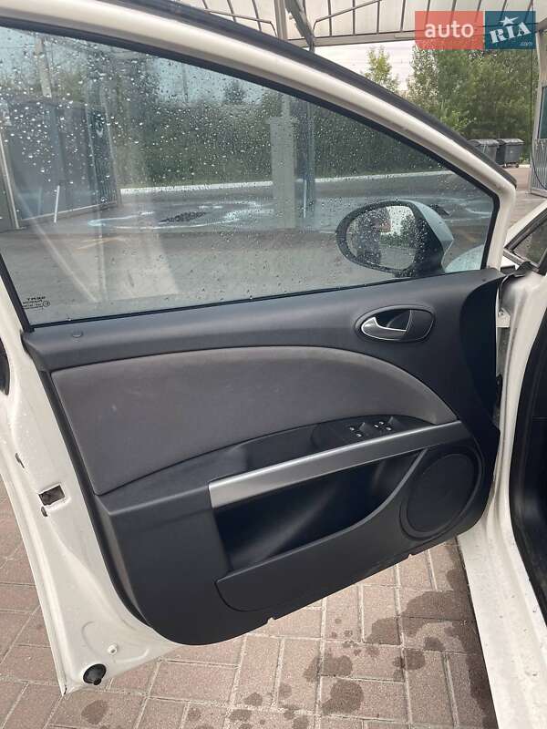 Хэтчбек SEAT Leon 2010 в Киеве