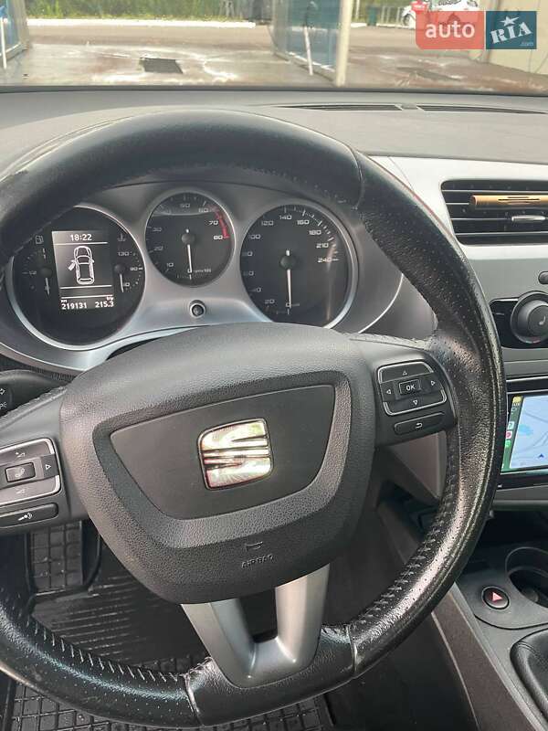 Хэтчбек SEAT Leon 2010 в Киеве