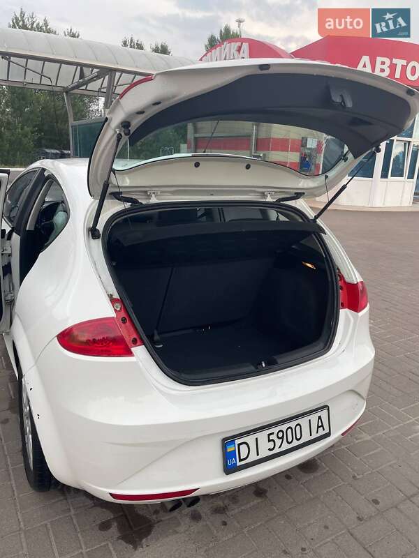 Хэтчбек SEAT Leon 2010 в Киеве