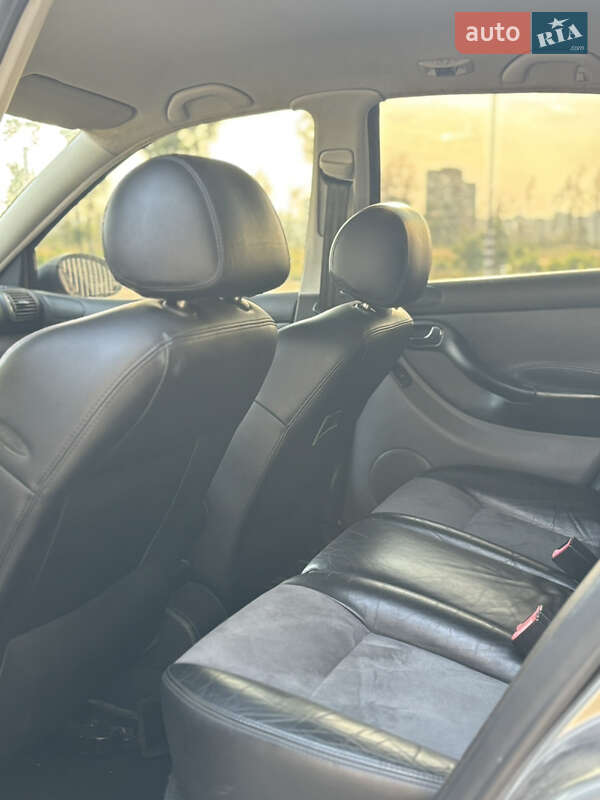 Хэтчбек SEAT Leon 2003 в Харькове