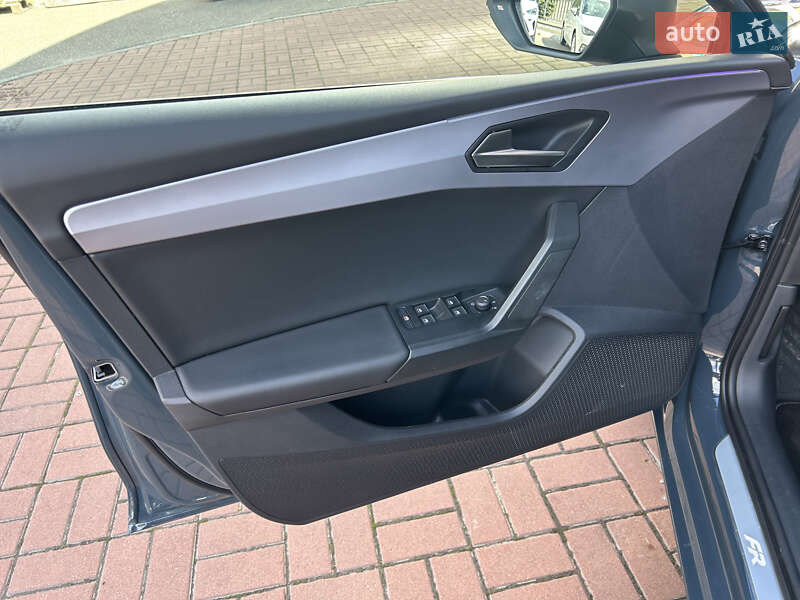Хэтчбек SEAT Leon 2025 в Киеве