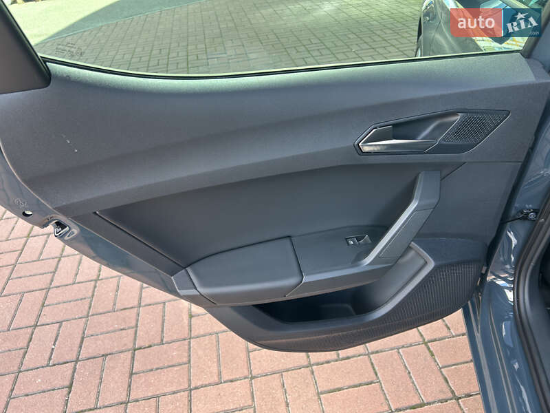 Хэтчбек SEAT Leon 2025 в Киеве