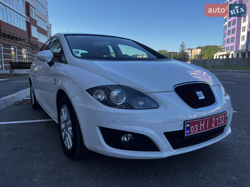 Хэтчбек SEAT Leon 2010 в Умани