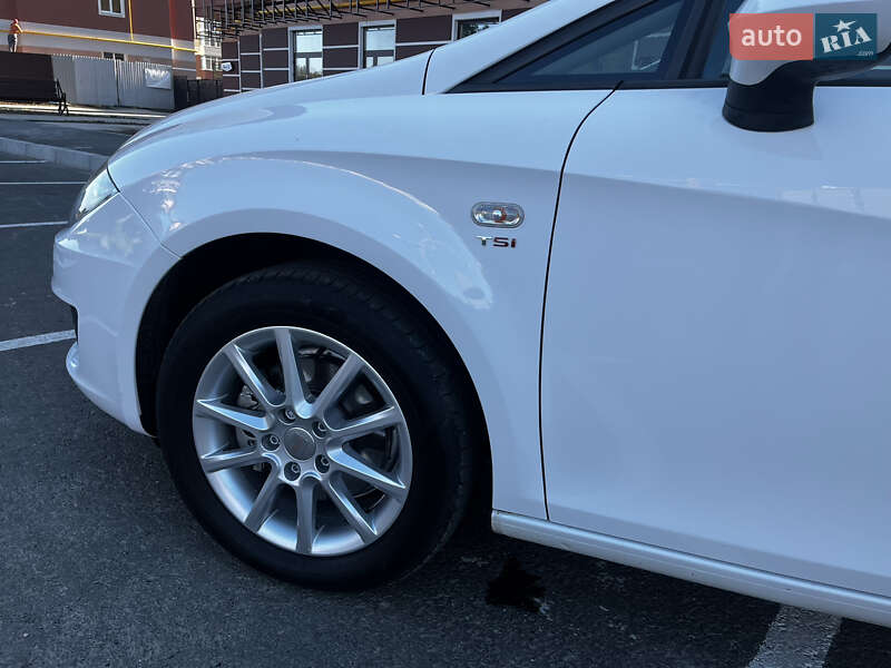 Хэтчбек SEAT Leon 2010 в Умани