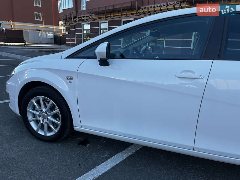 Хэтчбек SEAT Leon 2010 в Умани