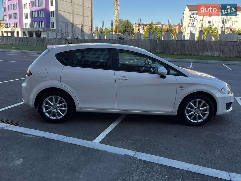 Хэтчбек SEAT Leon 2010 в Умани