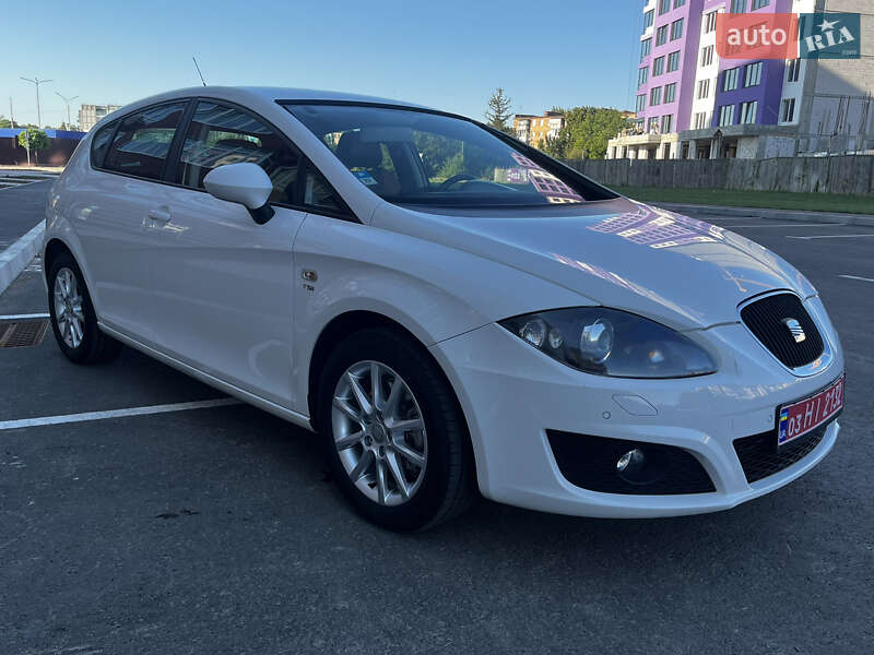 Хэтчбек SEAT Leon 2010 в Умани