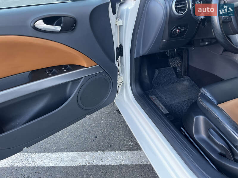 Хэтчбек SEAT Leon 2010 в Умани