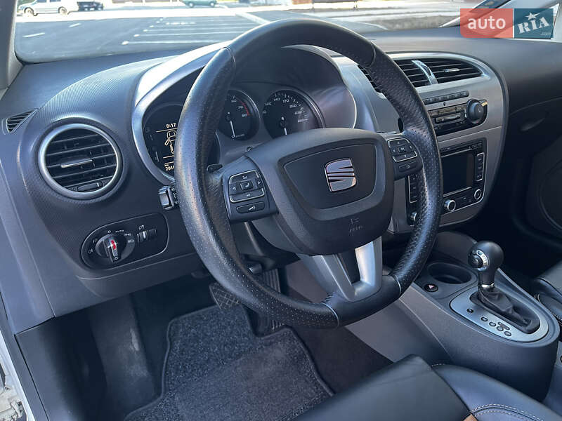 Хэтчбек SEAT Leon 2010 в Умани
