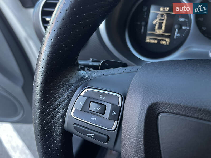 Хэтчбек SEAT Leon 2010 в Умани
